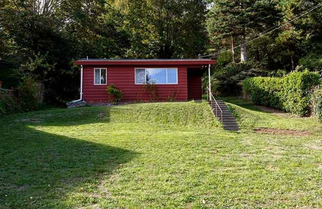 1 Bedroom Rambler in Mannette - 1357 Jacobsen Boulevard, Bremerton, WA 98310