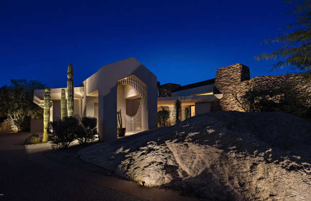 7450 E ARROYO HONDO Road Gallery 4