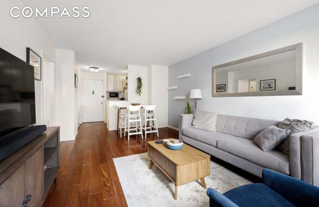 2025 Broadway Gallery 3