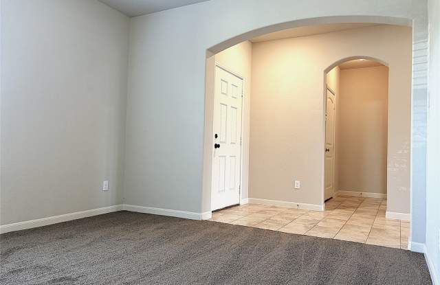 5030 Royal Springs Drive Gallery 3