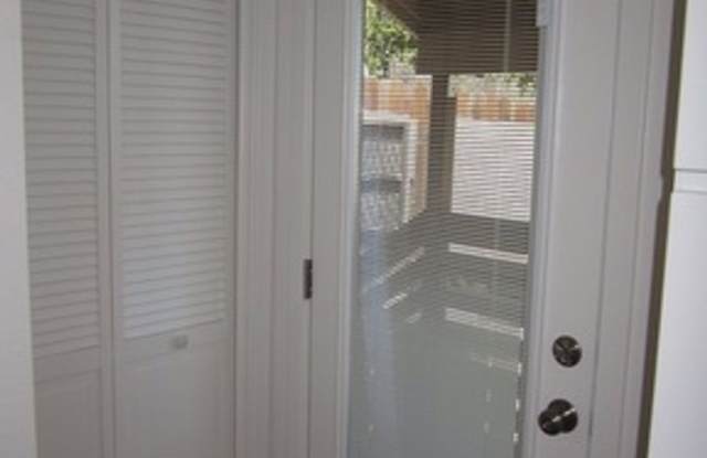 Charming 2 Bed, 1 Bath Single Family Home Gallery 4