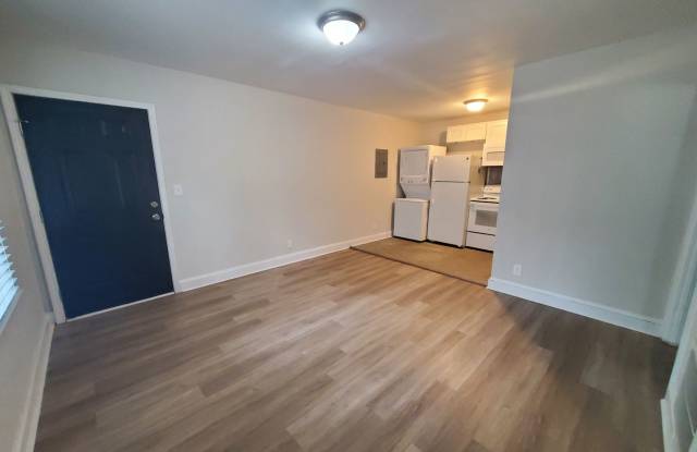 214-1 Woodrow St ~ Haymount ~ PRICE DROP ~ 2 WEEKS FREE Gallery 4