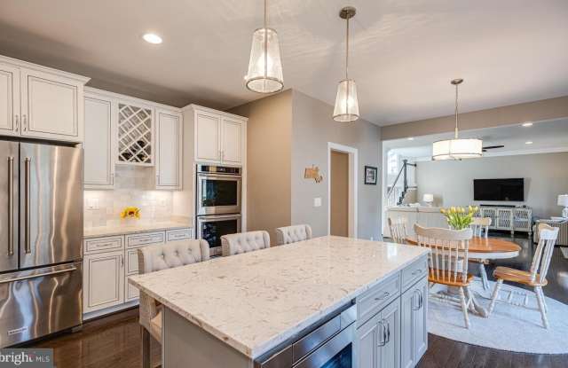 116 MADISON RIDGE Lane Gallery 2