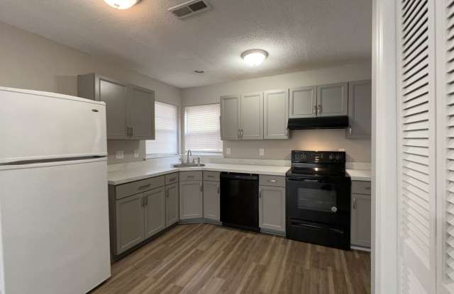 Spacious 3-Bedroom Corner-Unit Townhome with Private Patio in VB! Gallery 3
