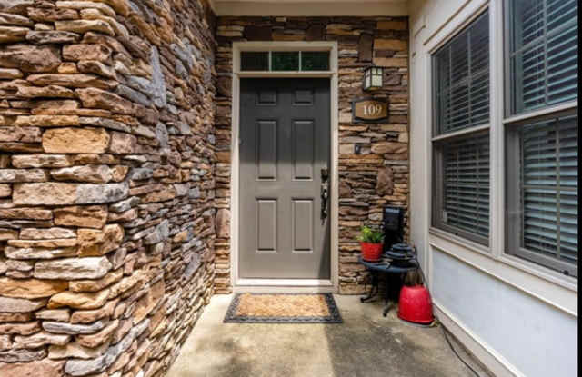 Lease this Beautiful Home in Great Waters Gallery 4