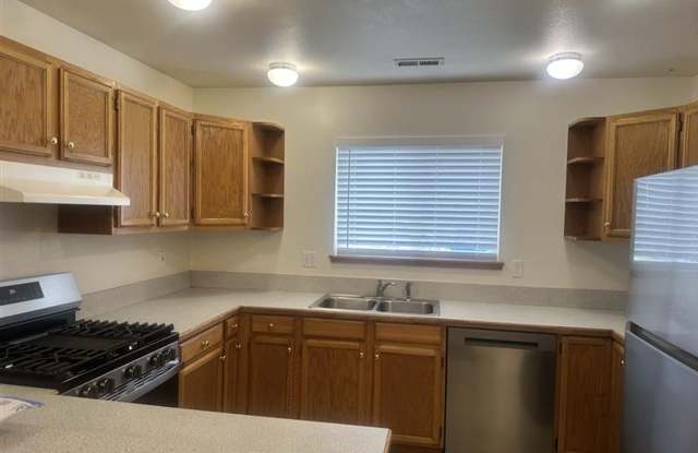 Spacious 3 Bedroom Ranch Home on Corner Lot – 98682 Gallery 1