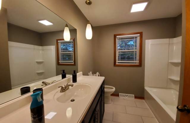 1705 Wells Drive Gallery 3