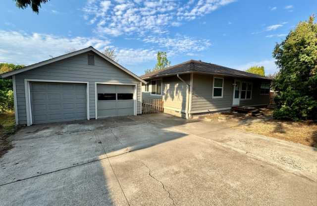 Pet-Friendly Home Conveniently Located Near Restaurants  Shopping photos photos