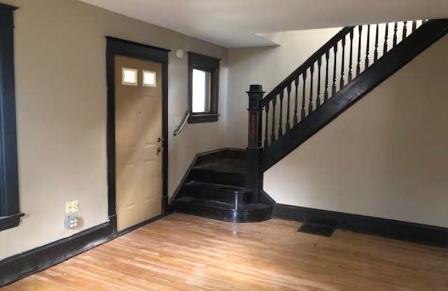 2 Bedroom Single Family Home in Midway Neighborhood Gallery 3