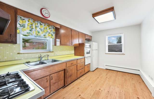 17 E Thorndale Avenue Gallery 4