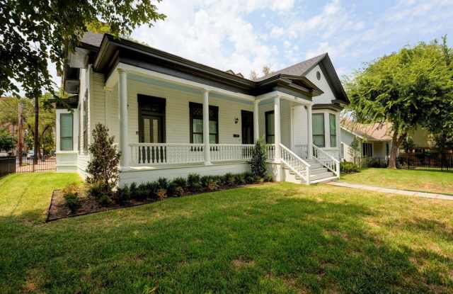 7bed/4bath in West Campus photos photos