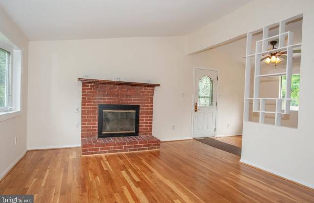 6331 COLETTE DR Gallery 2