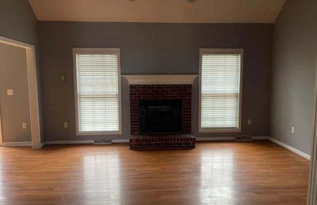 MAKE THIS BEAUTIFUL 3 BED, 2.5 BATH YOUR NEW HOME LOCATED IN THE CONVENIENT ELIZABTHTOWN LOCATION Gallery 3