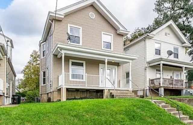 3552 Woodburn Ave photos photos