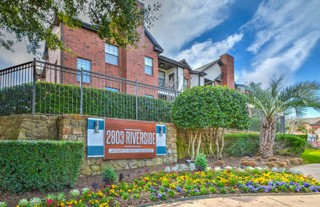 2803 Riverside photos photos