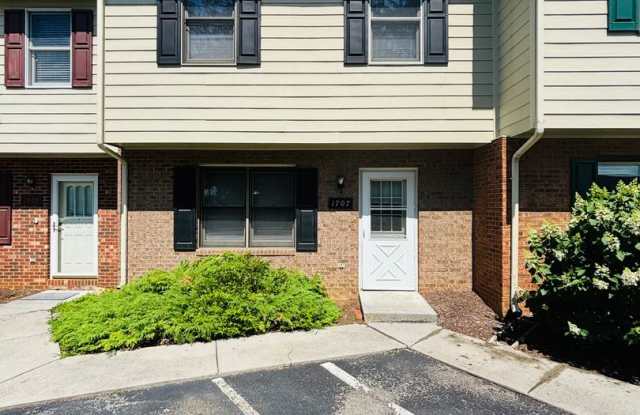 3 Bedroom, 3 Bath Townhouse photos photos