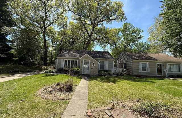 Cozy 2-Bedroom House with a Large Space! photos photos