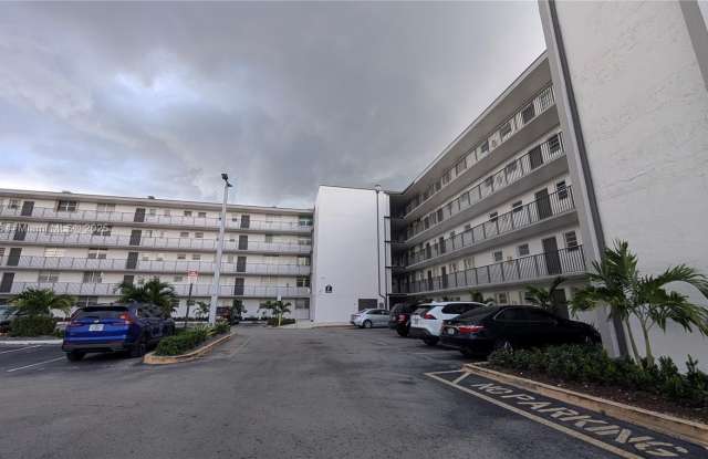 14170 SW 84th St - 14170 Southwest 84th Street, Kendale Lakes, FL 33183