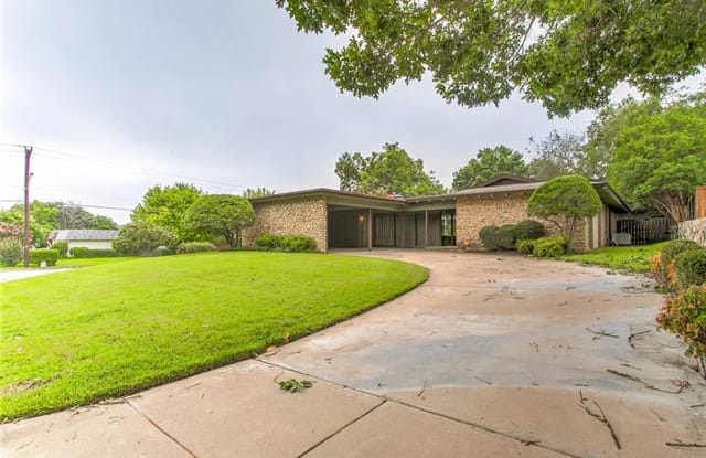 5216 Blueridge Court - 5216 Blueridge Court, Fort Worth, TX 76112