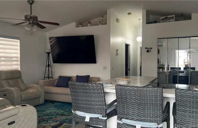1077 Nettles Boulevard Gallery 4