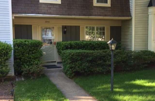 6040 MEYERS LANDING COURT - 6040 Meyers Landing Court, Burke Centre, VA 22015