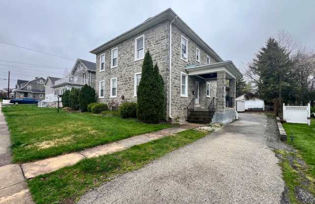 Gorgeous 3-Bedroom Apartment in Drexel Hill! Available mid-July! photos photos