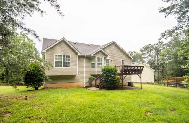 Great 4 Bedroom 2 Bath Home Gallery 3