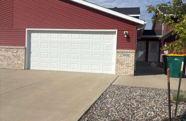 Spacious 3-Bedroom Townhome in West Fargo Gallery 1