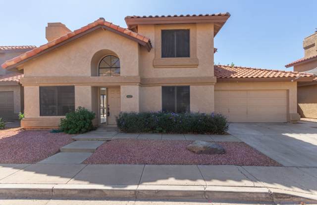 Bright, Modern Home in Phoenix with Private Backyard Oasis - 4437 East Bluefield Avenue, Phoenix, AZ 85032