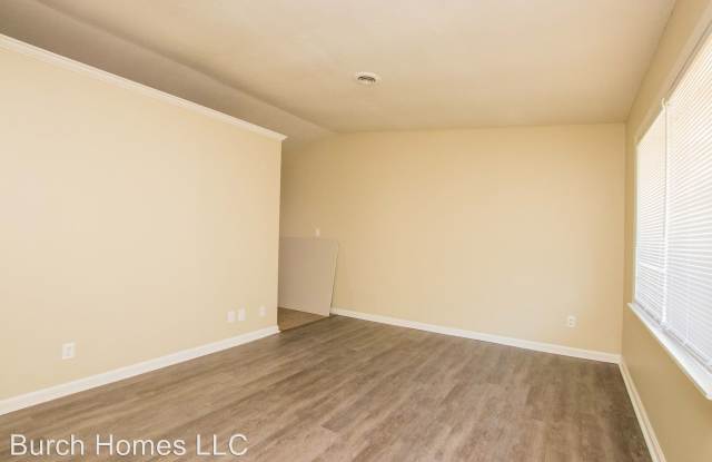 3301 Kingsbury Gallery 4