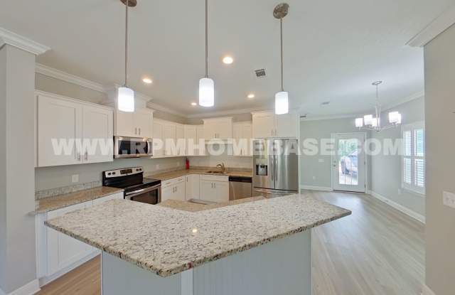 Stunning East Hill Townhome in One of Pensacola's Most Convenient Locations Gallery 4