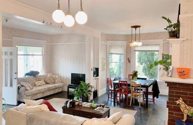 PRELEASING: Classic N Garden 6 bdrm/3 bath near WWU North Campus photos photos