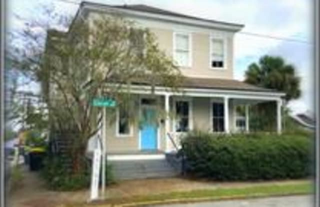 2422 Lincoln Street - 2 photos photos