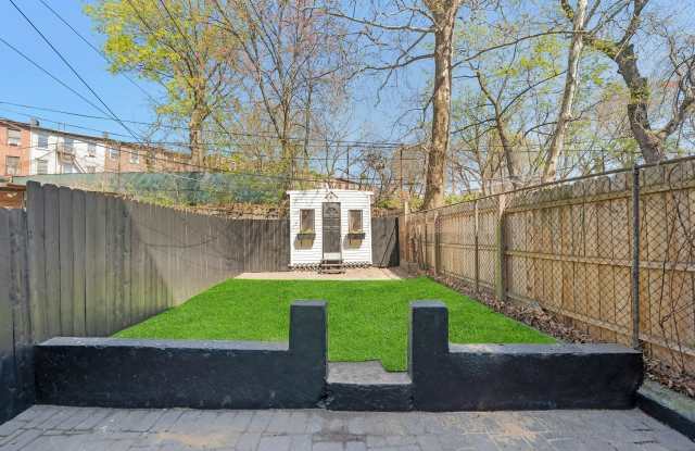 826 GRAND ST photos photos