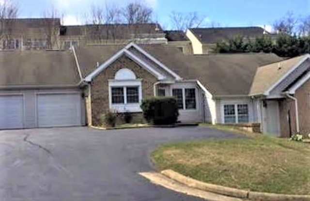 Single level duplex - 312 Emerald Drive, Harrisonburg, VA 22801