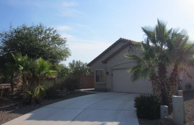 3 Bedroom 2 Bath in Continental Ranch Located on a Big Cul De Sac Lot - 7454 West Mission View Place, Marana, AZ 85743