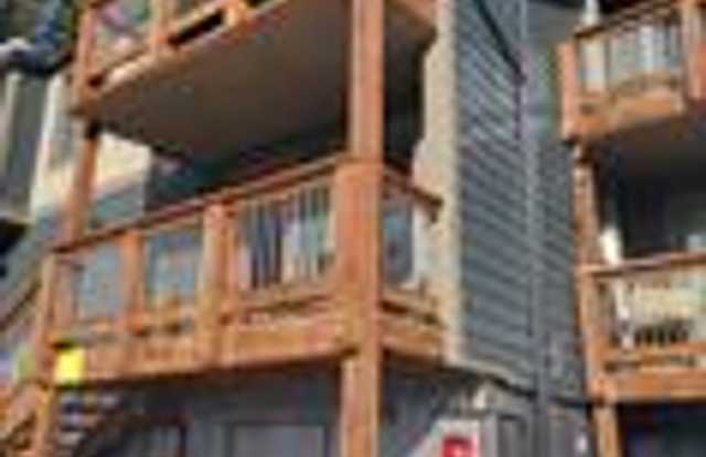 Bus route! Pets considered! Bonus loft! photos photos
