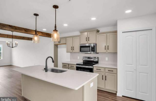312 Flora Boulevard - 1 Gallery 3