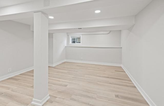 6228 W Berenice Gallery 3
