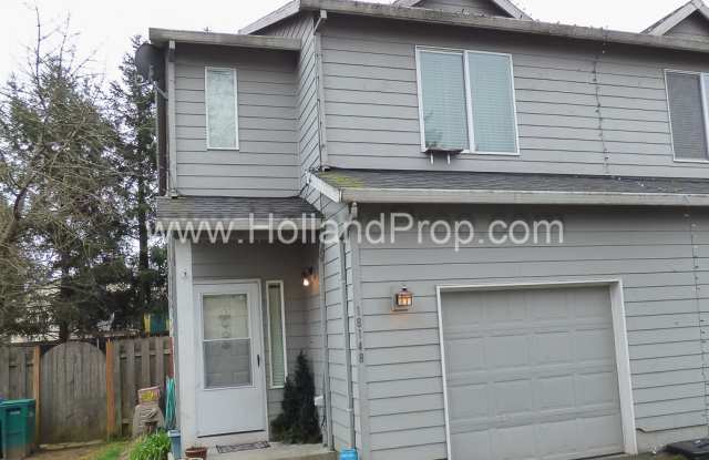 3 Bedroom Duplex Great Located - Near 181st and Burnside Available for You! photos photos