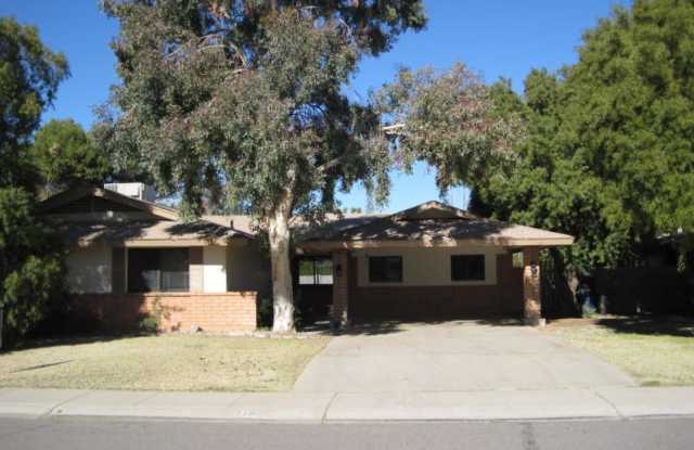 “Spacious 4-bedroom home with private pool in prime Tempe location!” photos photos