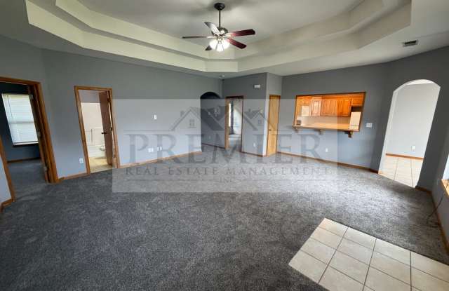 Spacious 2 bedroom/ 1.5 bath home with garage!  420 N Savage Ct Independence MO - Rent $1370 Gallery 2