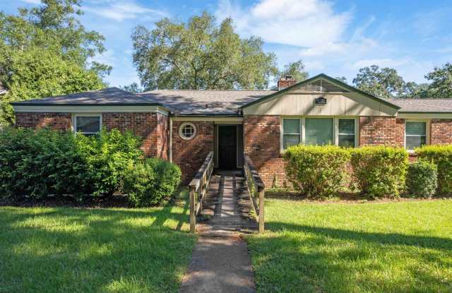 1605 Akridge Drive unit: 1 photos photos