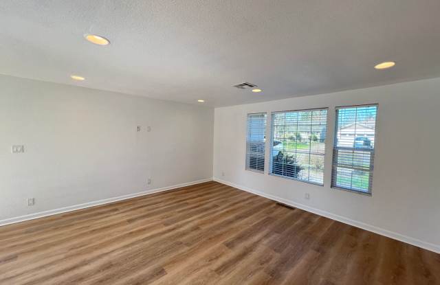 Freshly Remodeled Three Bedroom! Gallery 3