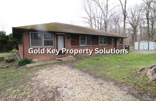 Secluded 2 BR 1 BA Duplex with Water/Sewer Included NO SECTION 8 Gallery 4