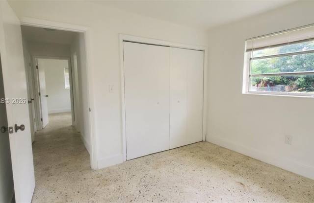 1032 SW 10th St photos photos
