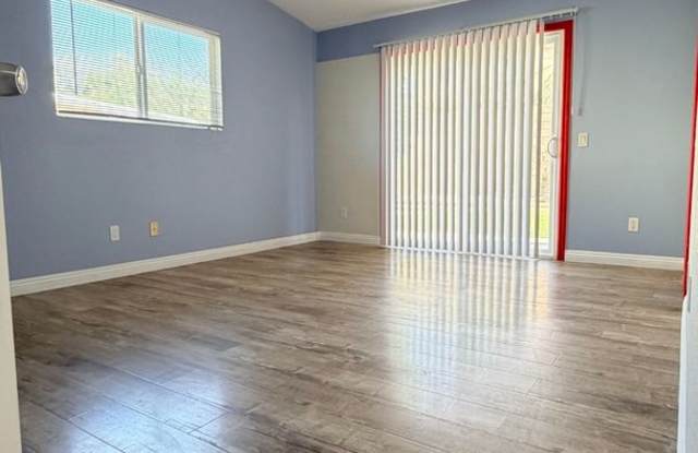 Updated 3-Bedroom + Bonus Room in North Riverside! photos photos