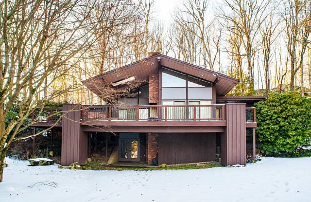 109 Apple Valley Road - 109 Apple Valley Road, Stamford, CT 06903