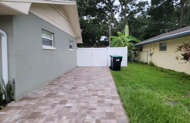 Efficiency, all utilities included kitchen. photos photos
