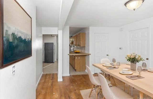 10 E Mineola Avenue Gallery 2